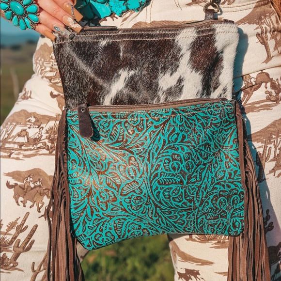 Embossed Leather And Cowhide Fringe Western Fashion Purse - Picture 5 of 6